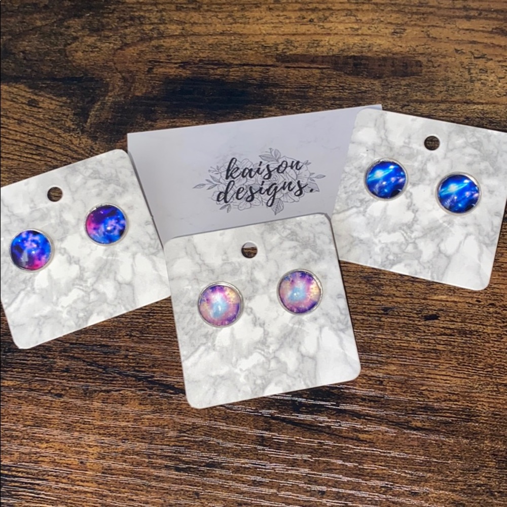 Out of this world 🪐 earring studs!